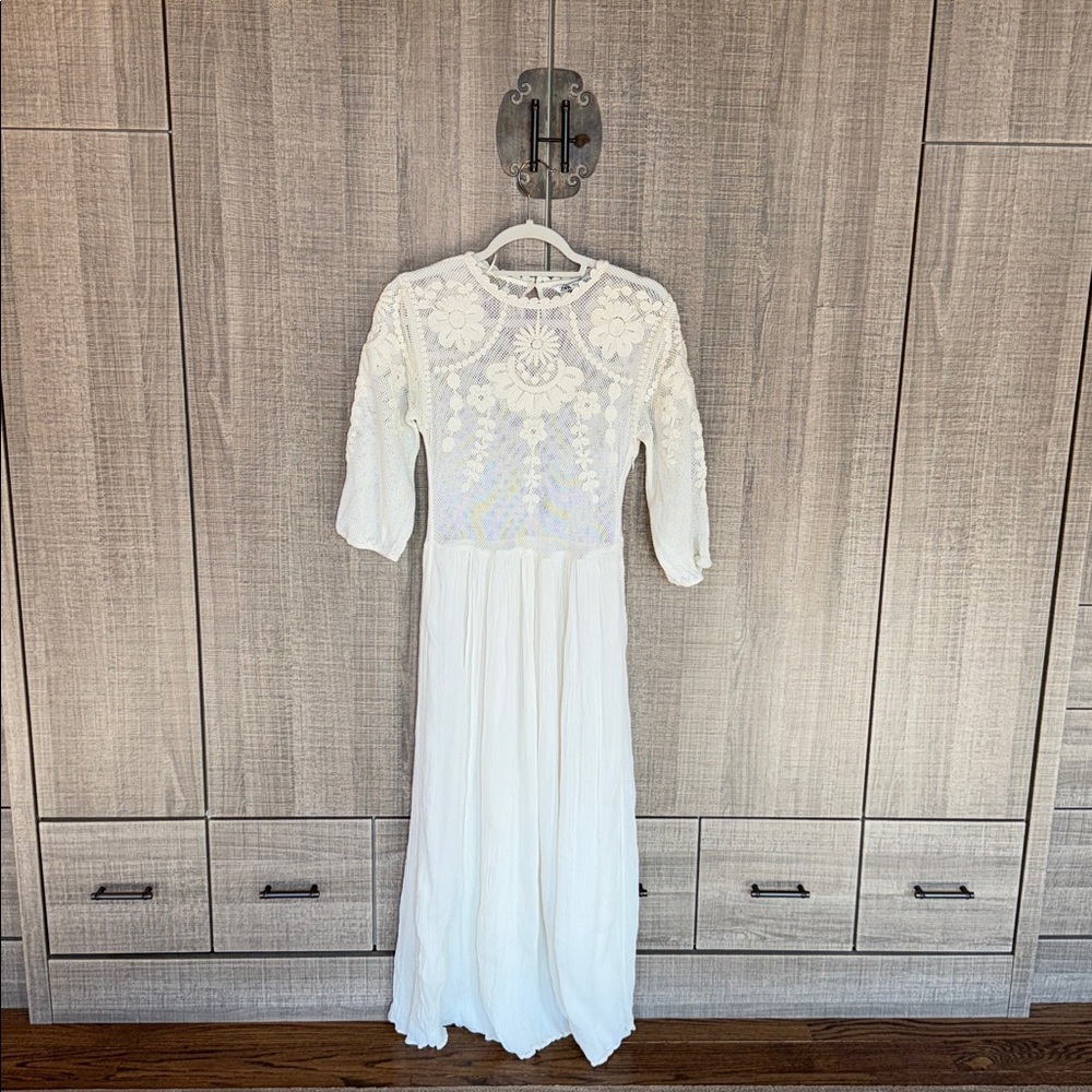 Zara‎ Cream Floral Embroidered Dress